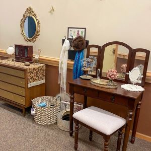Life Station - Vanity, dresser, clothes, jewelry